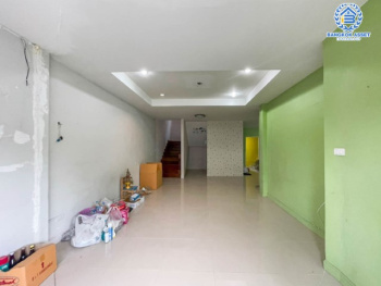 *****บ้านแฝดมือสอง ม.นันท์นรินทร์ นาวง-ดอนเมือง บ้านแฝดพร้อมอยู่ เนื้อที่ 35.5 ตร.ว. ฟังก์ชัน 3 ห้องนอน 3 ห้องน้ำ จอดรถได้ 2 คัน บนทำเลดีที่สุด ราคาคุ้มสุดในย่านนี้! เชื่อมต่อทุกการเดินทาง ใกล้สนามบินดอนเมือง ทางด่วน "อุตราภิมุข" และรถไฟฟ้าสายสีแดงเข้ม "สถานีหลักหก"